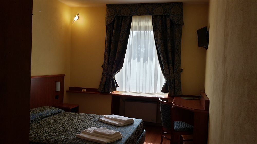 Hotel Postumia Dossobuono Exterior foto